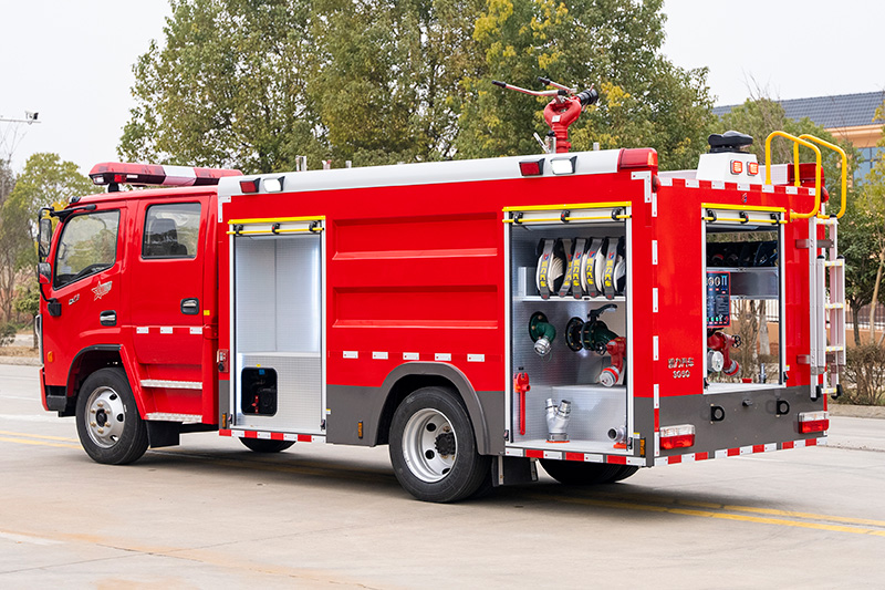 大多利卡双排水罐消防车5方