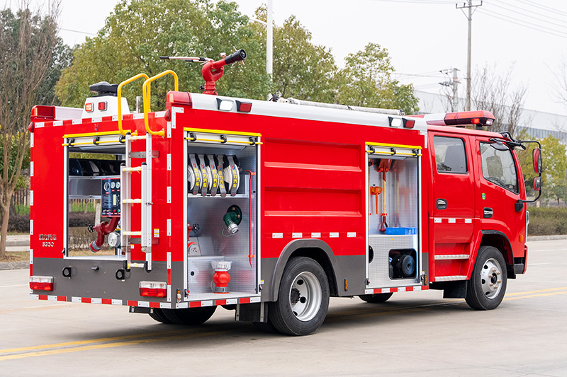 大多利卡双排水罐消防车5方