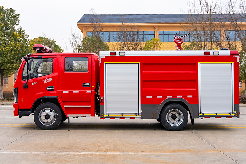 大多利卡双排水罐消防车5方