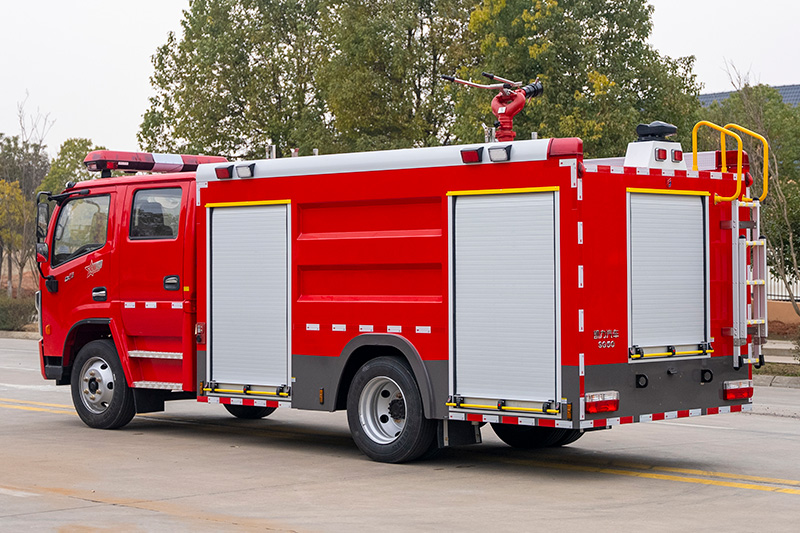 大多利卡双排水罐消防车5方