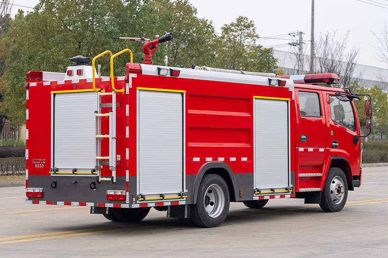 大多利卡双排水罐消防车5方