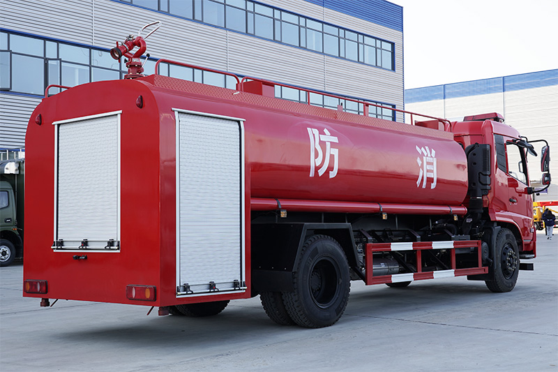 天锦消防洒水车