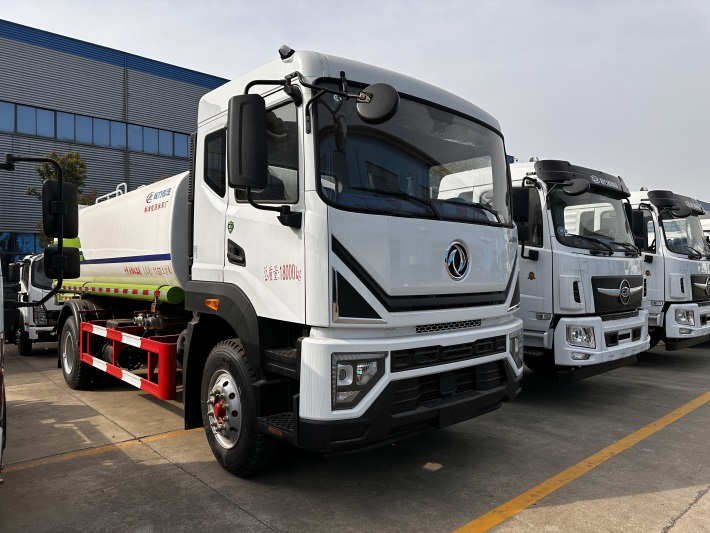 东风多利卡D9洒水车