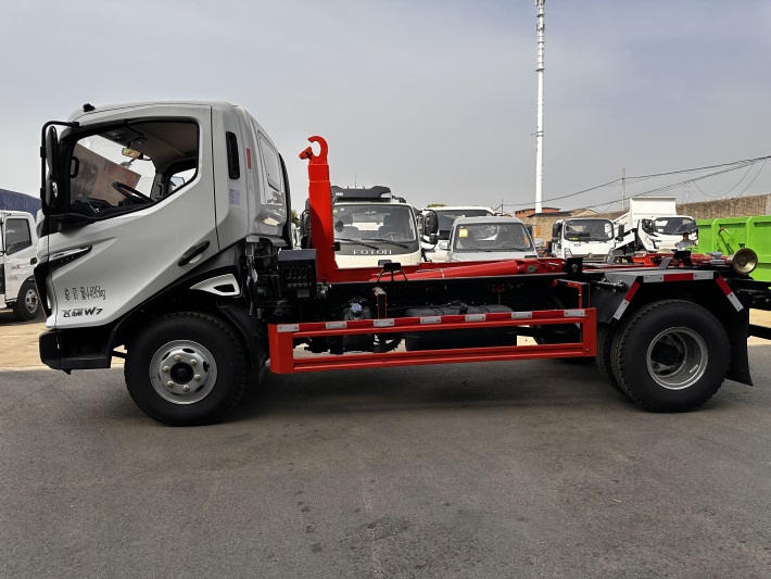 蓝牌奥驰15吨勾臂垃圾车