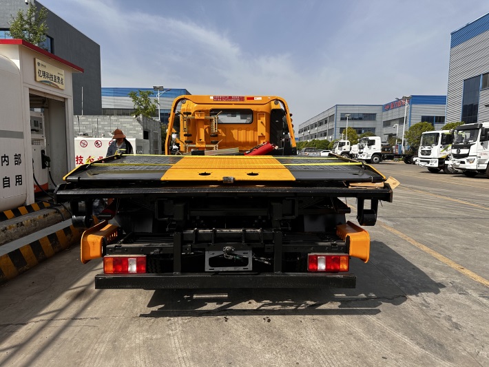 豪沃统帅潍柴170蓝牌清障车8吨重载板