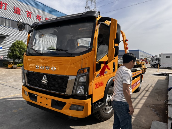 豪沃统帅潍柴170蓝牌清障车8吨重载板