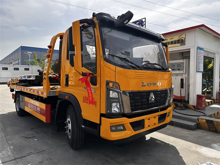 豪沃统帅潍柴170蓝牌清障车8吨重载板