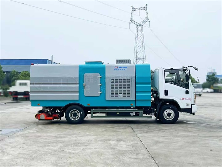 东风华神纯电动吸尘车