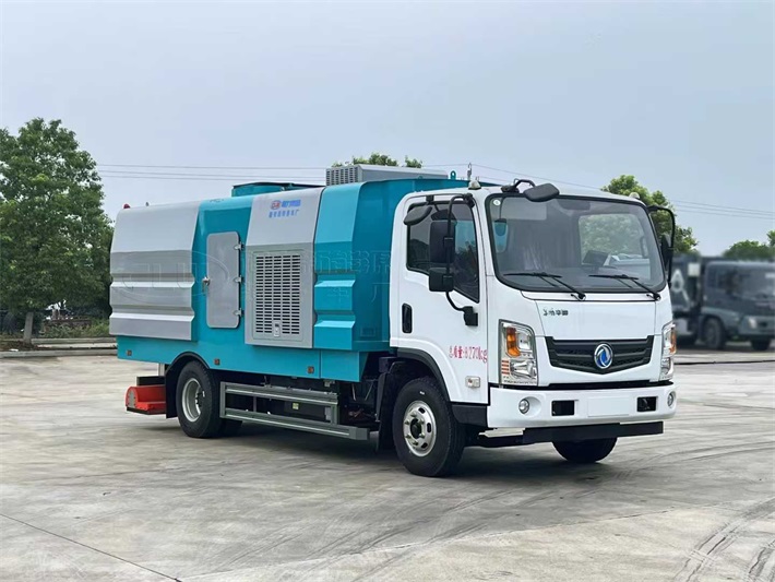 东风华神纯电动吸尘车