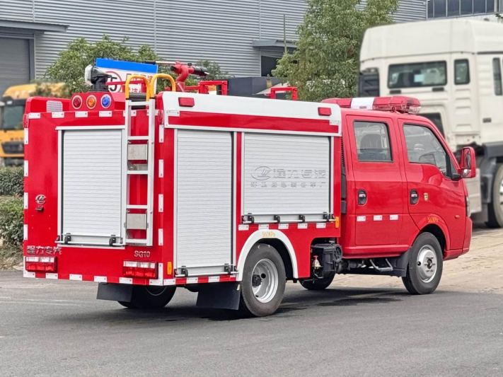 东风途逸1吨微型水罐消防车