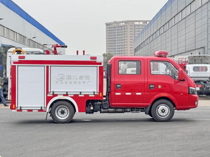 东风途逸1吨微型水罐消防车