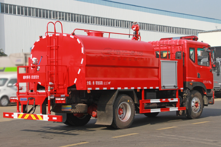 东风D9多利卡10吨消防洒水车