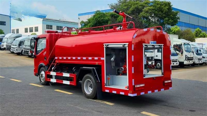 东风小多利卡4.6方消防洒水车