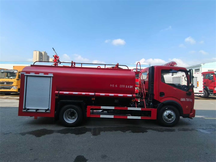 东风大多利卡8方消防洒水车