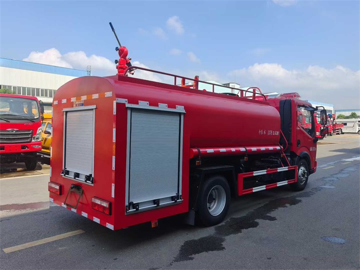 东风大多利卡8方消防洒水车