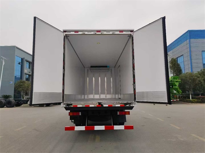 天锦6.8米冷藏车