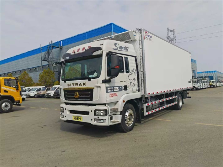 汕德卡6米8冷藏车