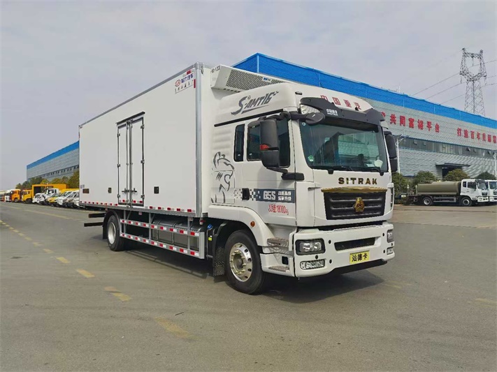 汕德卡6米8冷藏车