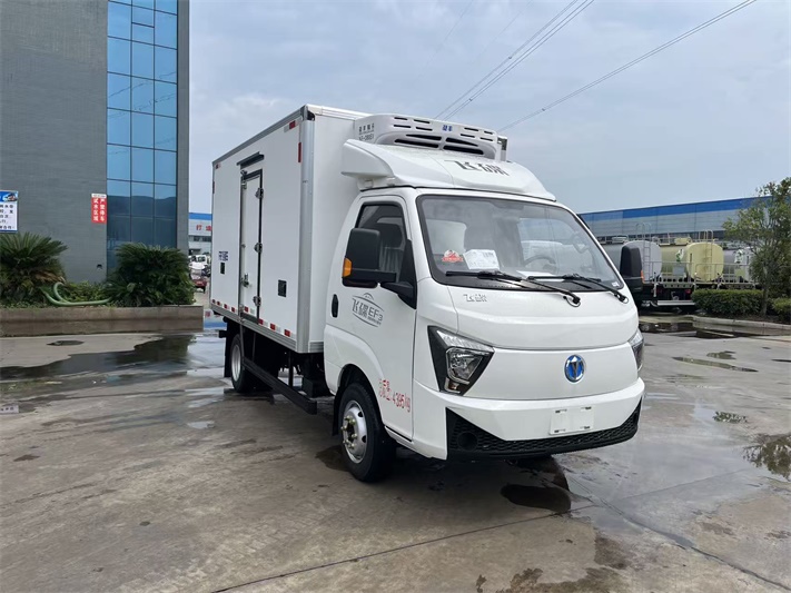 飞碟缔途EF3纯电动3.8米小型冷藏车