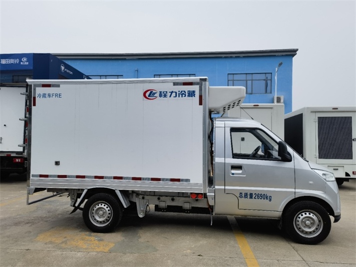 五菱冰宝纯电动2.8米小型冷藏车