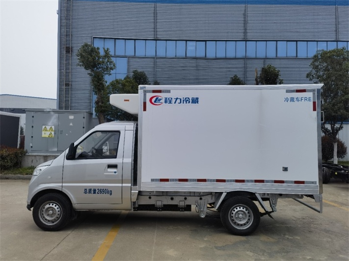 五菱冰宝纯电动2.8米小型冷藏车
