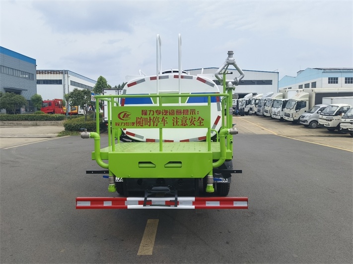 东风华神5吨洒水车