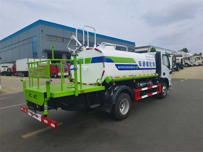 东风华神5吨洒水车