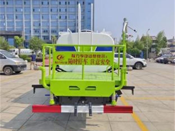 东风5吨洒水车