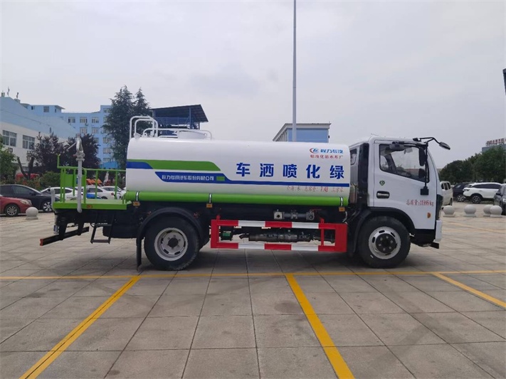东风10吨洒水车