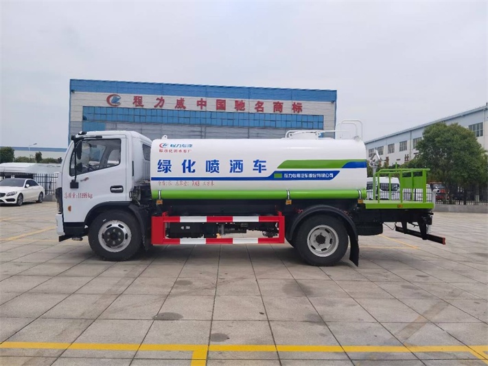 东风10吨洒水车