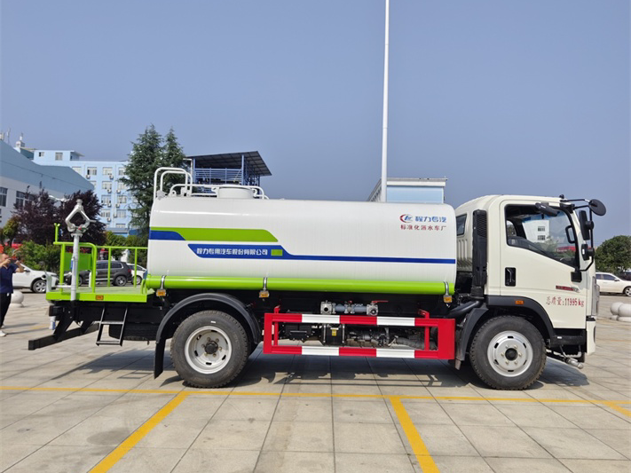 重汽豪沃10吨防役消毒洒水车