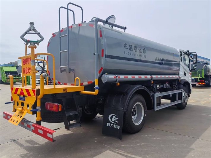 东风华神12吨洒水车