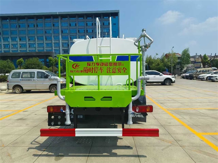 东风华神10吨洒水车