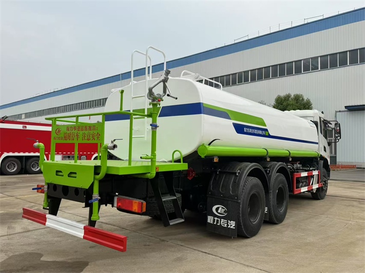 东风天锦后双桥20吨洒水车