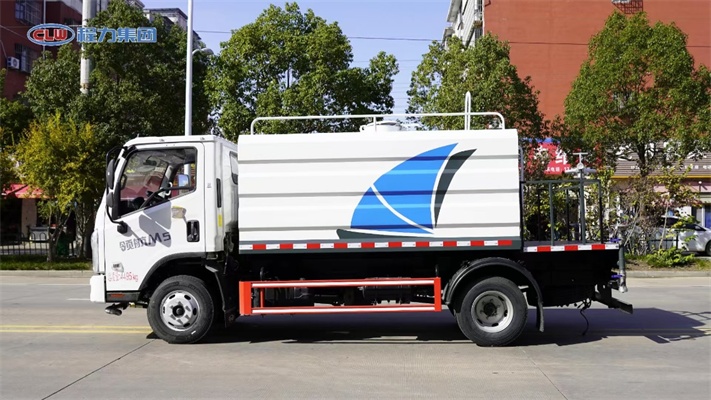 福田领航7方蓝牌洒水抑尘车