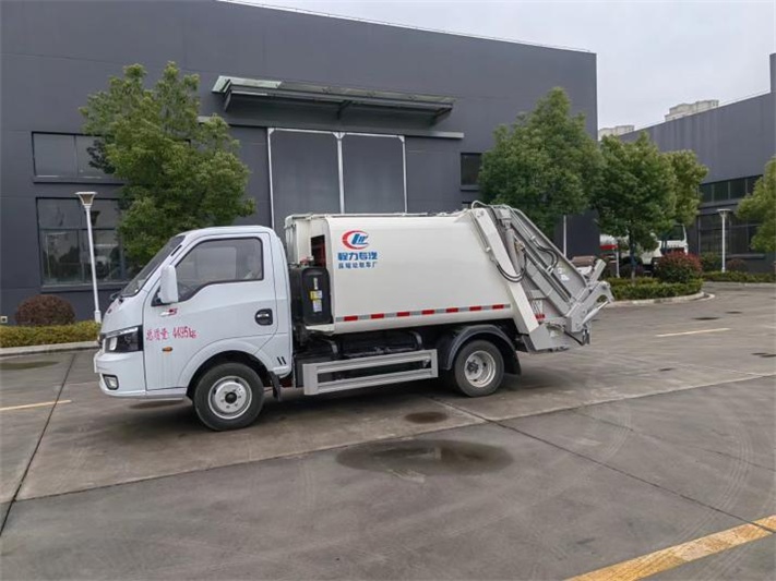 东风途逸蓝牌压缩式垃圾车