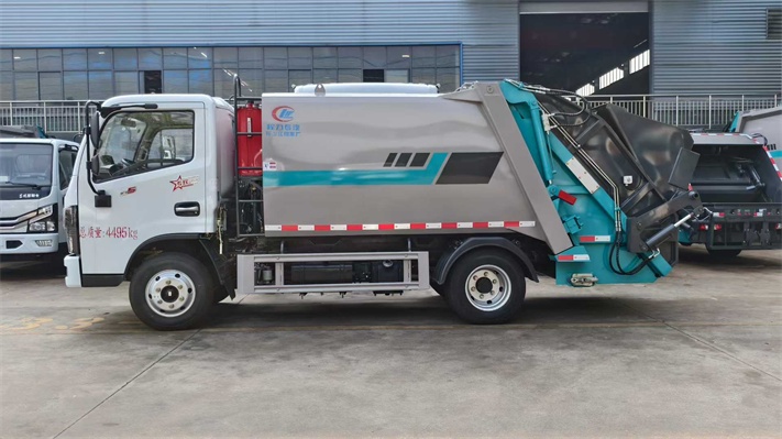 东风小多利卡蓝牌7方压缩垃圾车