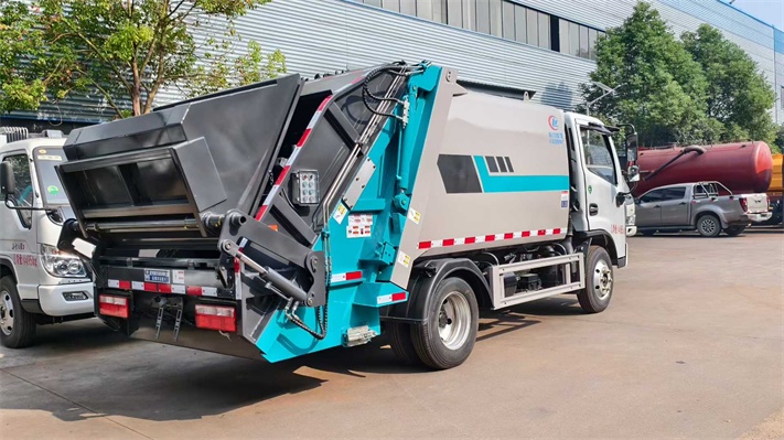 东风小多利卡蓝牌7方压缩垃圾车