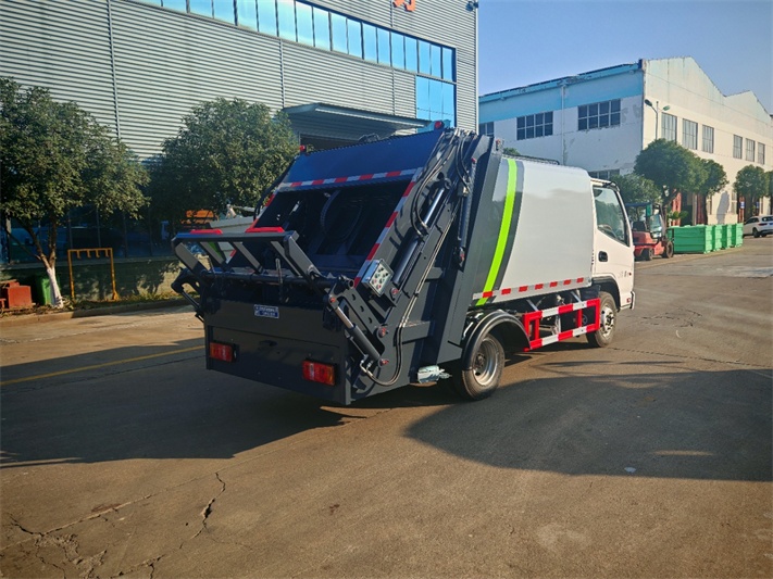 凯马蓝牌6方压缩垃圾车