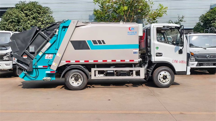 东风小多利卡蓝牌7方压缩垃圾车