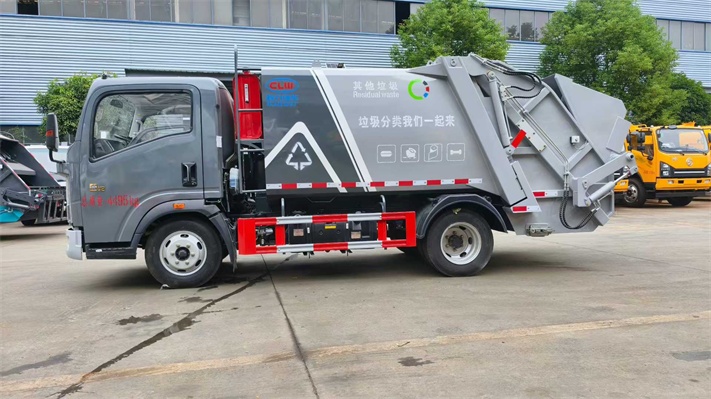 重汽豪沃蓝牌6方压缩垃圾车