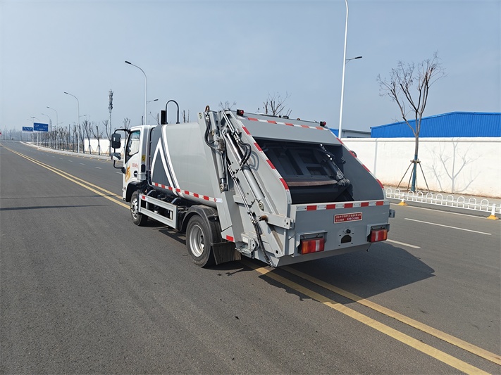 重汽豪曼蓝牌6方压缩垃圾车