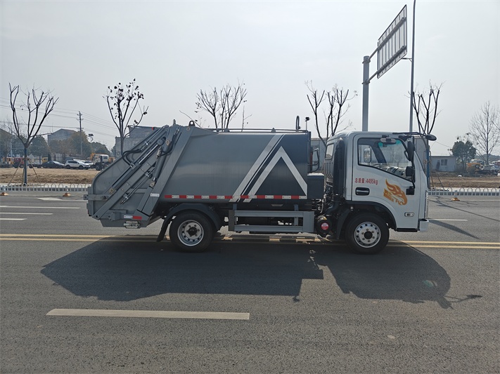 重汽豪曼蓝牌6方压缩垃圾车