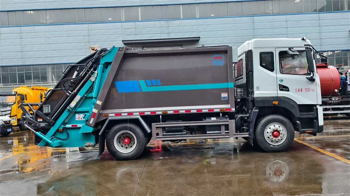 东风D9 压缩垃圾车