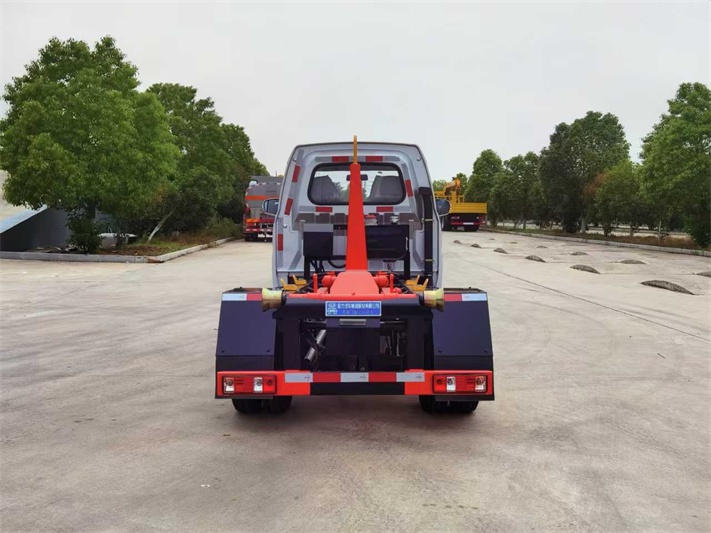 3方长安勾臂垃圾车