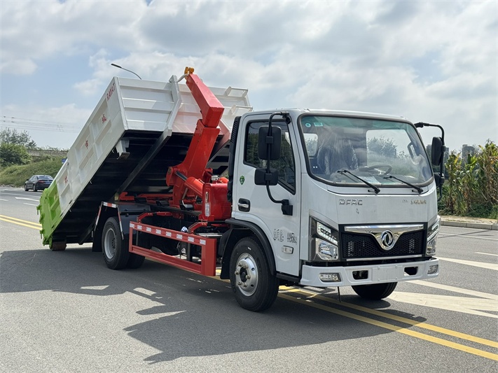 东风重载勾臂垃圾车