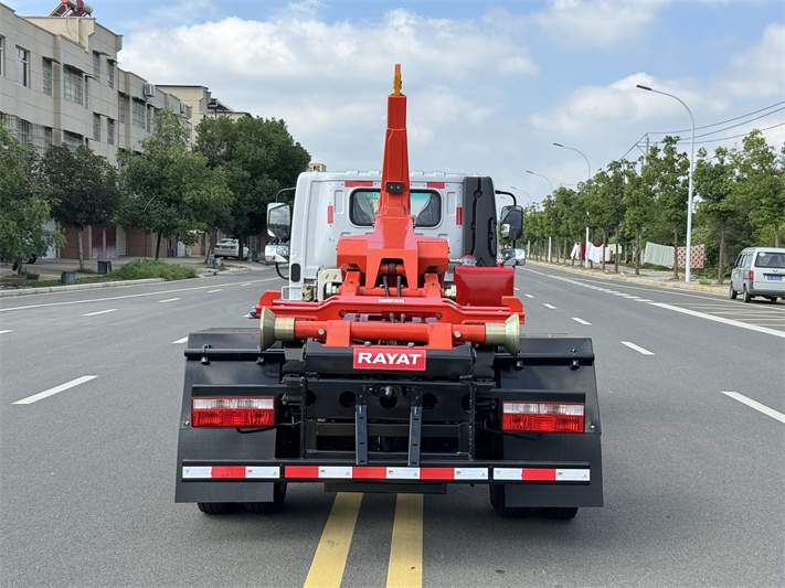 东风重载勾臂垃圾车