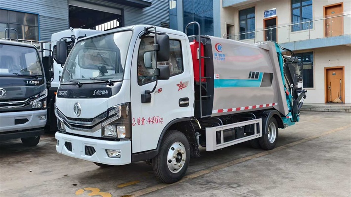 东风小多利卡蓝牌7方压缩垃圾车