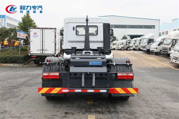 东风D9勾臂垃圾车（10方  12方）