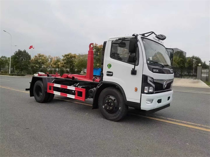 东风勾臂垃圾车（7方）（套臂）